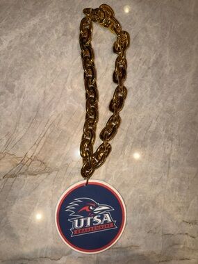 FanFave UTSA Roadrunners Gold Fan Chain Pendant Necklace